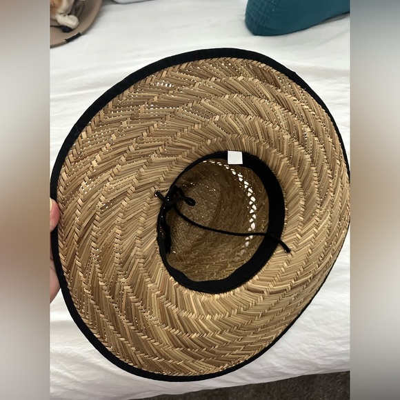 Straw Beach Hat with Turtle Band - Picture 4 of 5